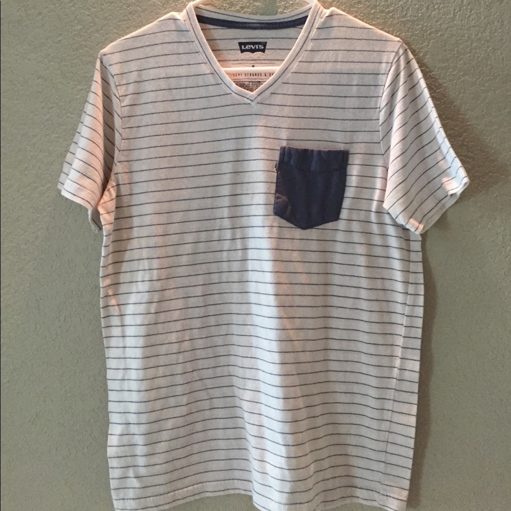 Levi's stylish t shirt w/frocket